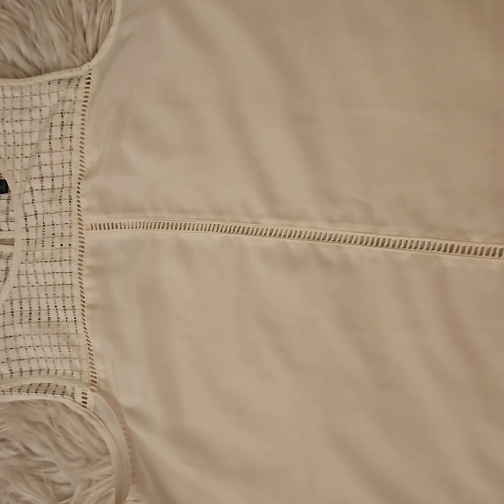 Banana Republic White Sleeveless Textured Detail Top | Size Medium - Picture 3 of 4